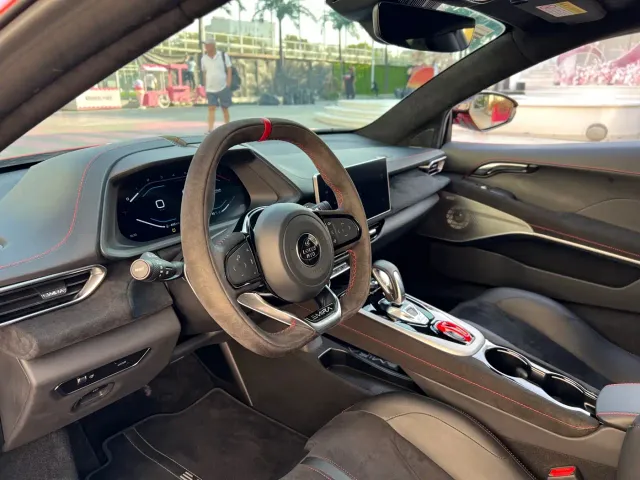 Lotus Emira — Фото автомобиля 10