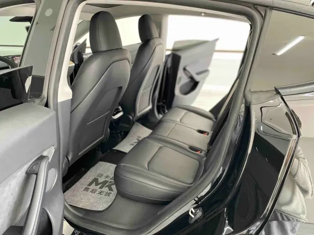 Tesla Model Y — Фото автомобиля 12