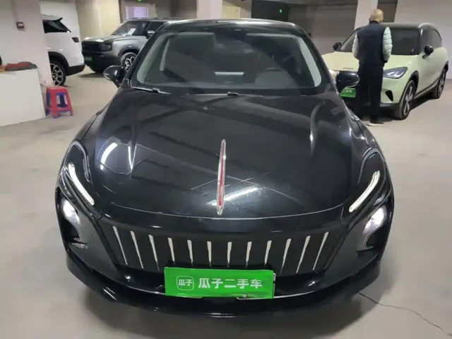 Hongqi E-QM5 — Фото автомобиля 2
