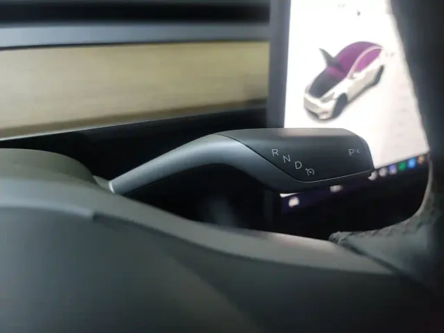 Tesla Model Y — Фото автомобиля 13