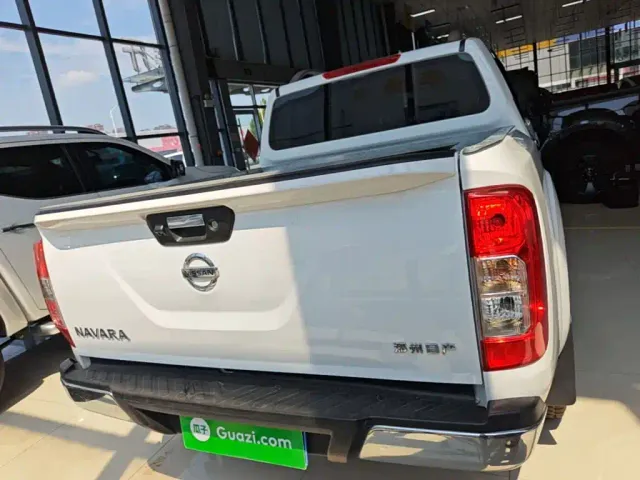 Nissan Navara — Фото автомобиля 5