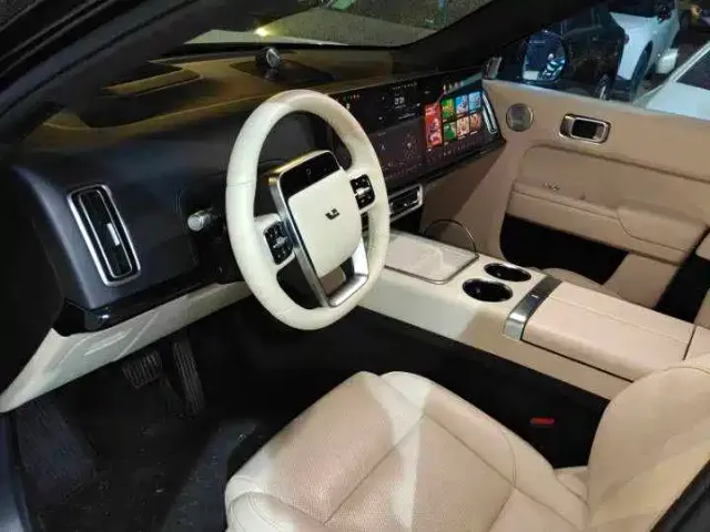 Li Auto L7 — Фото автомобиля 3
