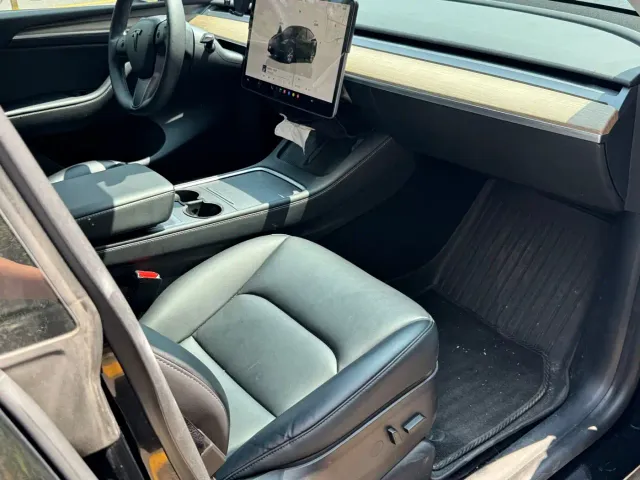 Tesla Model Y — Фото автомобиля 6