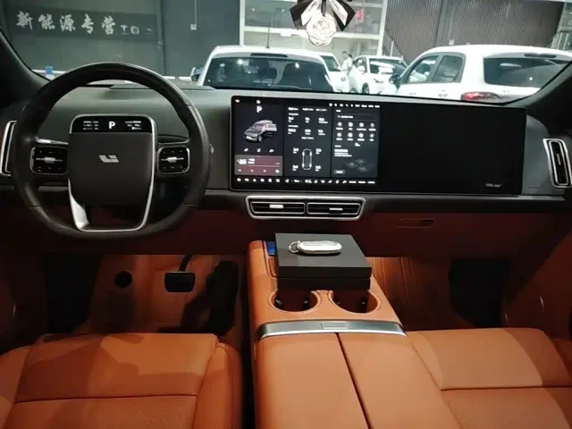 Li Auto L9 — Фото автомобиля 12
