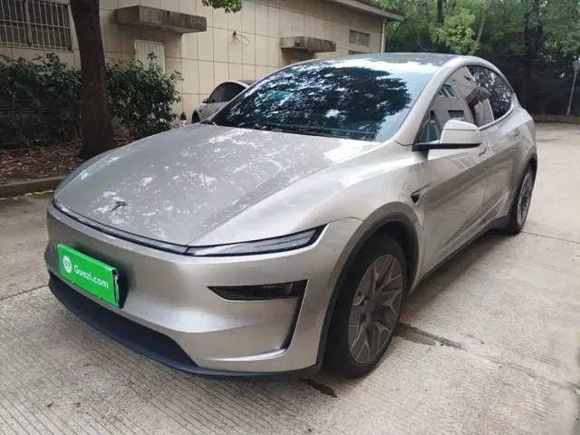 Фотография автомобиля — Tesla Model Y L