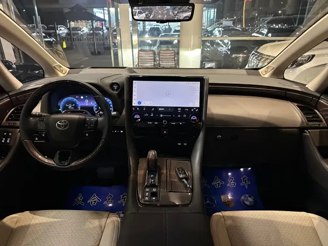 Toyota Alphard — Фото автомобиля 13