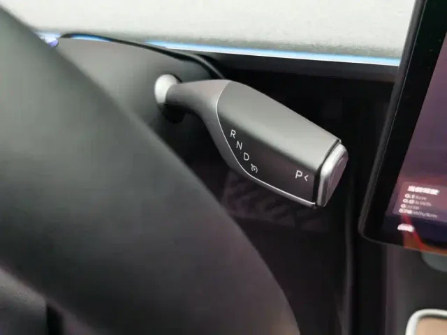 Tesla Model Y — Фото автомобиля 15