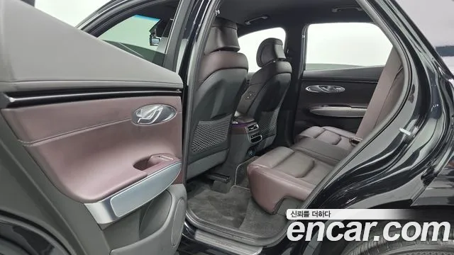 Genesis GV70 2.5T Бензин AWD — Фото автомобиля 26