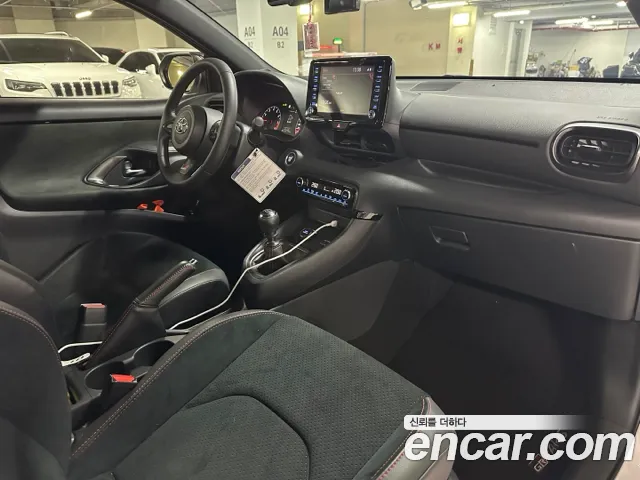 Toyota Yaris(Vitz) — Фото автомобиля 14