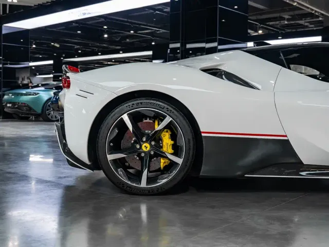Ferrari SF90 — Фото автомобиля 9