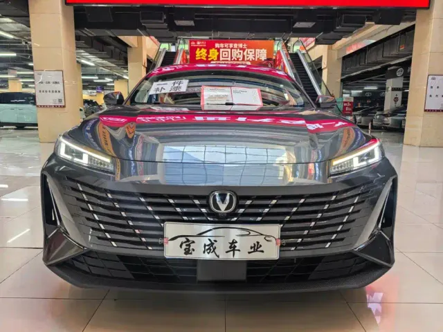 Changan Eado — Фото автомобиля 2