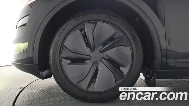 Tesla Model Y — Фото автомобиля 5