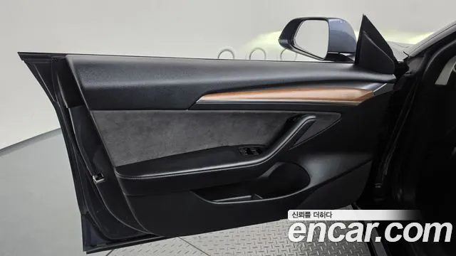 Tesla Model 3 — Фото автомобиля 13