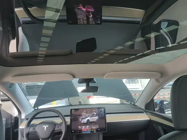 Tesla Model Y — Фото автомобиля 17