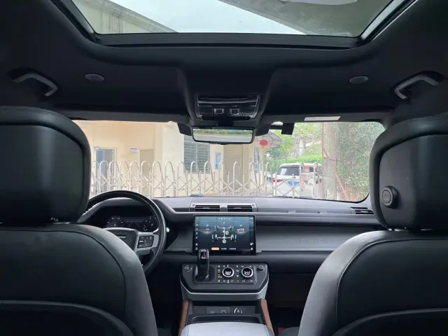 Land Rover Defender — Фото автомобиля 17