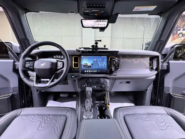 Ford Bronco — Фото автомобиля 15