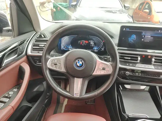 BMW iX3 — Фото автомобиля 10