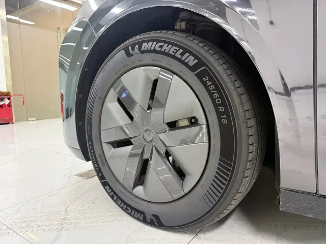 Li Auto MEGA — Фото автомобиля 6