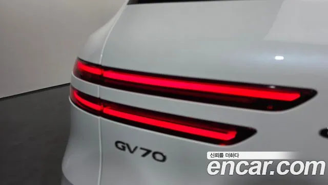 Genesis GV70 2.5T Бензин 2WD — Фото автомобиля 21