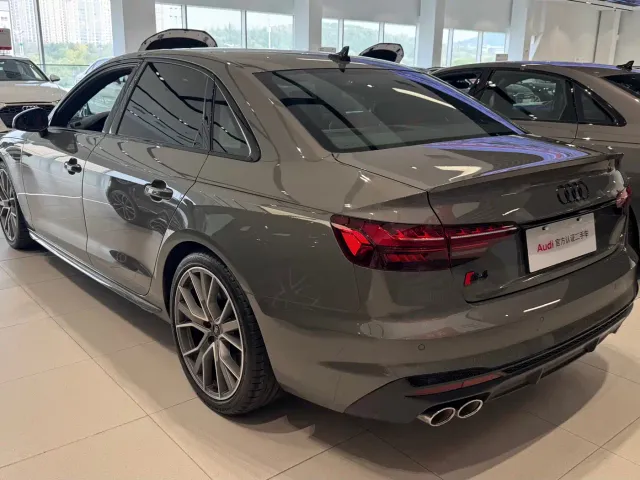Audi S4 — Фото автомобиля 3
