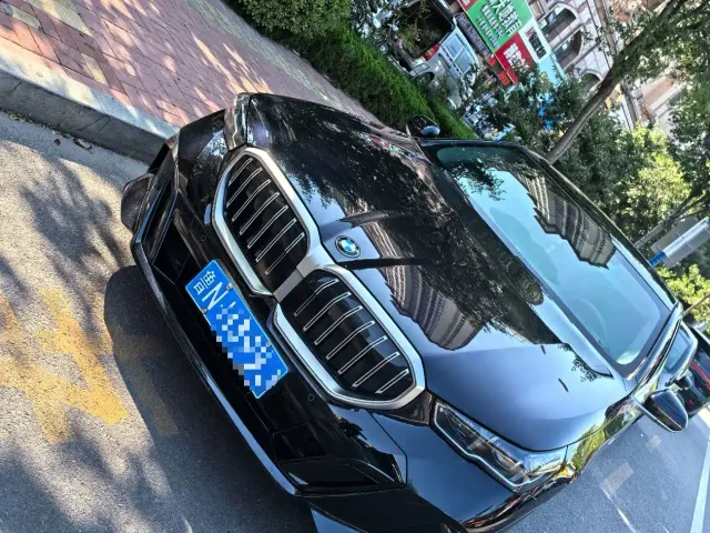 BMW 5 Series — Фото автомобиля 5