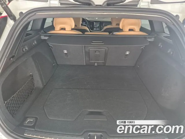 Volvo V60 — Фото автомобиля 18
