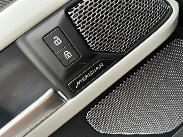 Land Rover Defender — Фото автомобиля 9