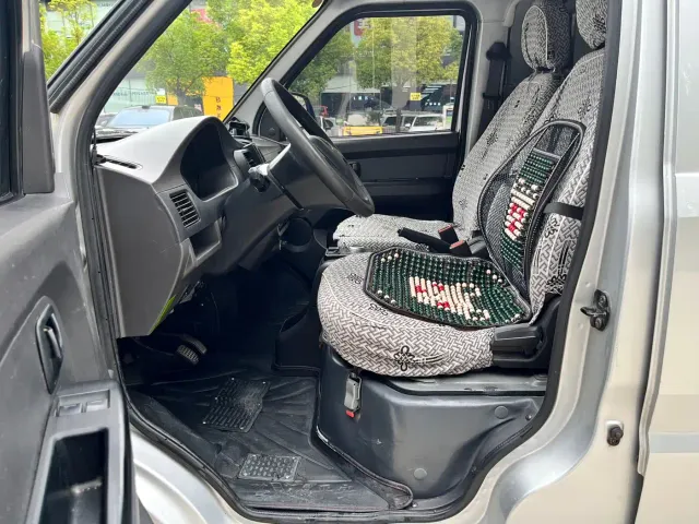 Wuling EV50 — Фото автомобиля 8