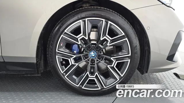 BMW 5 Series G60 — Фото автомобиля 21