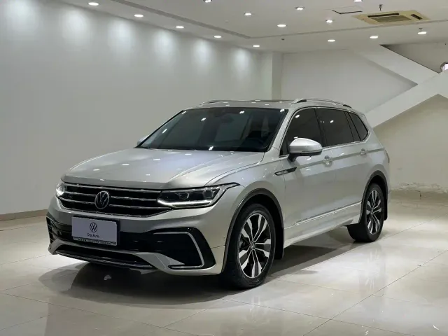 Фотография автомобиля — Volkswagen Tiguan L