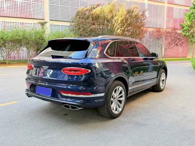 Bentley Bentayga — Фото автомобиля 16