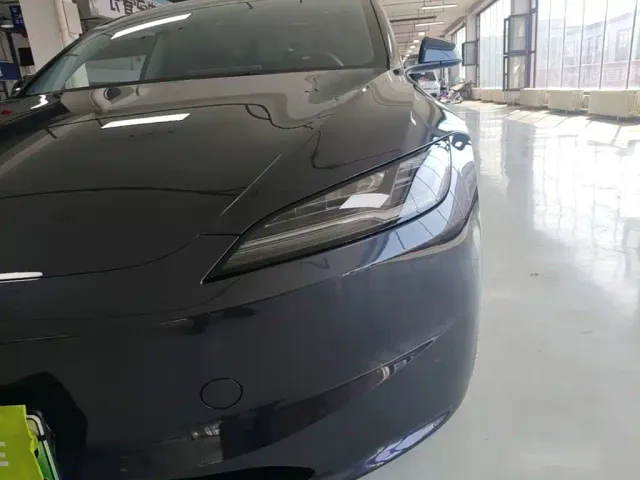 Tesla Model 3 — Фото автомобиля 23