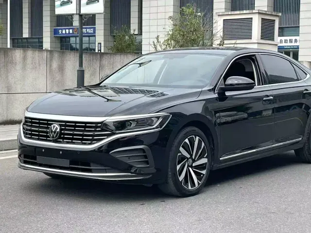 Volkswagen Passat — Фото автомобиля 2