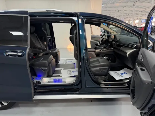 Toyota Granvia — Фото автомобиля 14