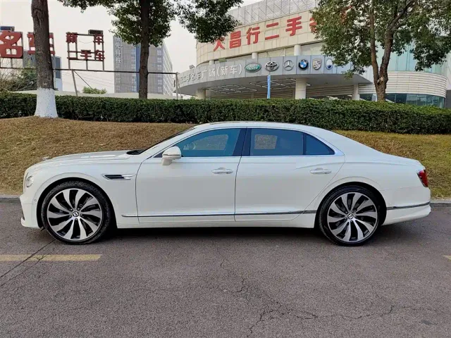 Bentley Flying Spur — Фото автомобиля 3