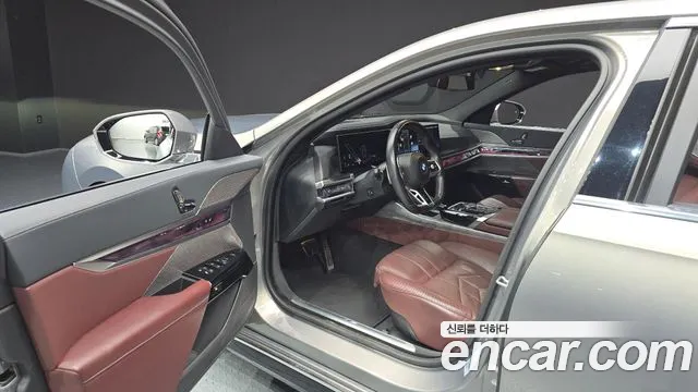 BMW 7 Series G70 — Фото автомобиля 15
