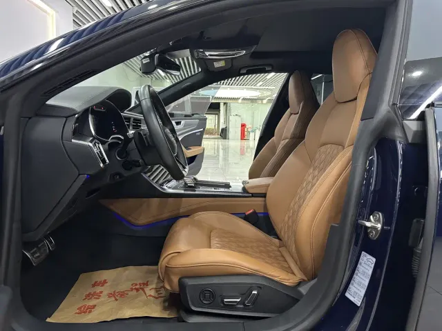 Audi A7L — Фото автомобиля 9
