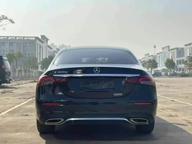Mercedes-Benz E-Class — Фото автомобиля 8
