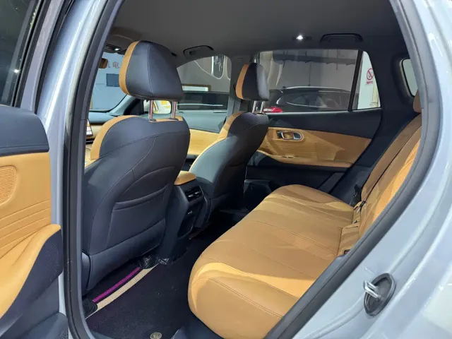 Geely Galaxy Starship 7 EM-i — Фото автомобиля 11