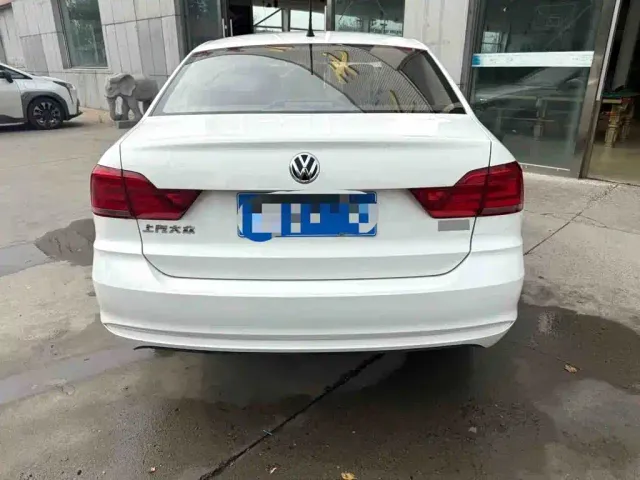 Volkswagen Santana — Фото автомобиля 3