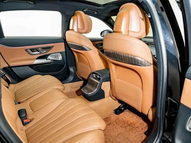 Mercedes-Benz E-Class — Фото автомобиля 21