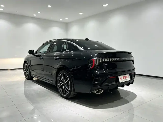 Lynk & Co 03 — Фото автомобиля 9