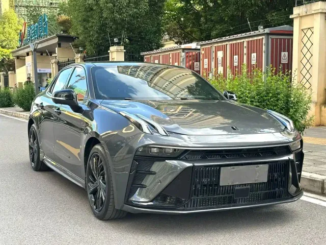 Lynk & Co 03 — Фото автомобиля 3