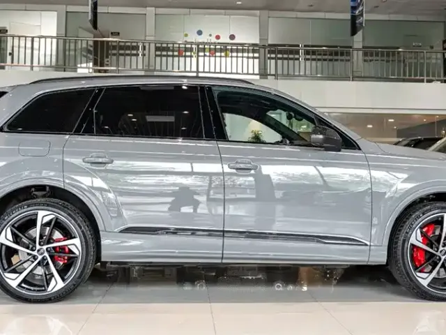 Audi SQ7 — Фото автомобиля 4