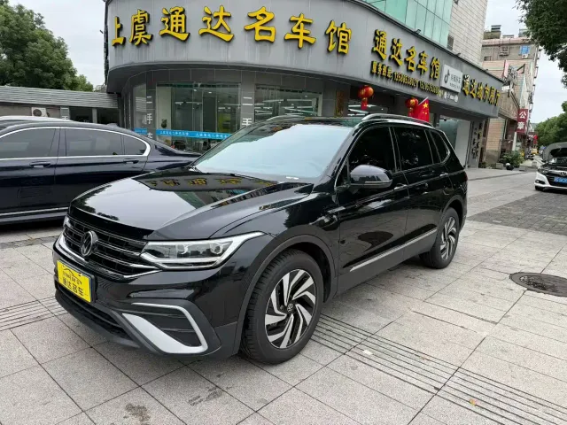 Volkswagen Tiguan L — Фото автомобиля 2
