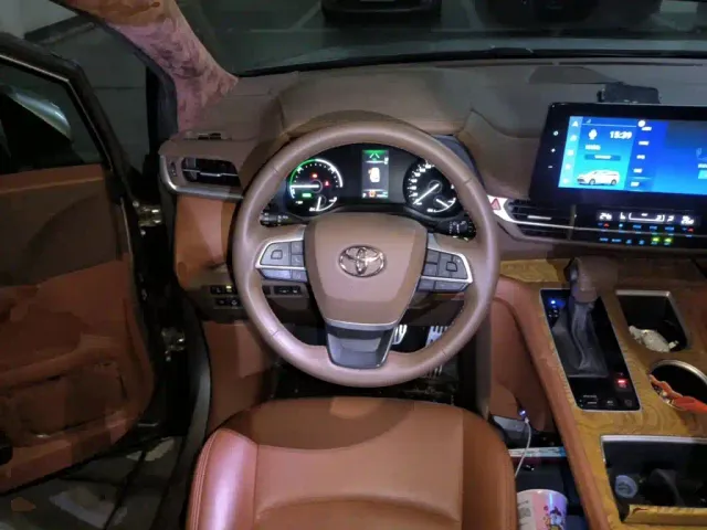 Toyota Sienna — Фото автомобиля 11