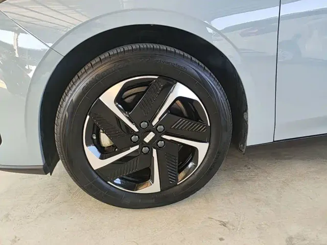 Geely Galaxy L6 — Фото автомобиля 22