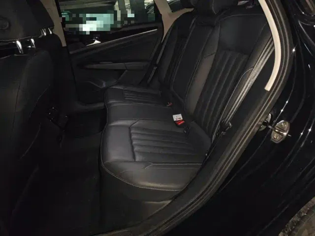 Volkswagen Passat — Фото автомобиля 14