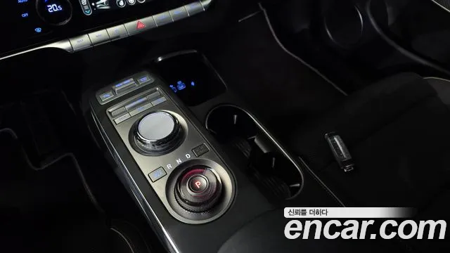Genesis GV70 — Фото автомобиля 9