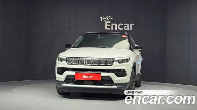 Jeep Compass — Фото автомобиля 3